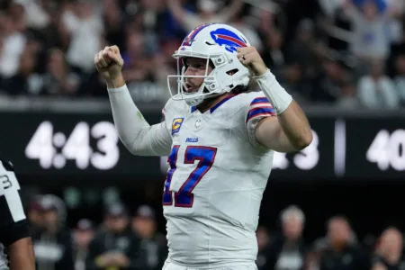 Allen, Bills hold off Raiders 33-30